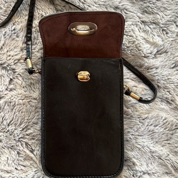 BLACK LEATHER CROSSOVER - Picture 3 of 9